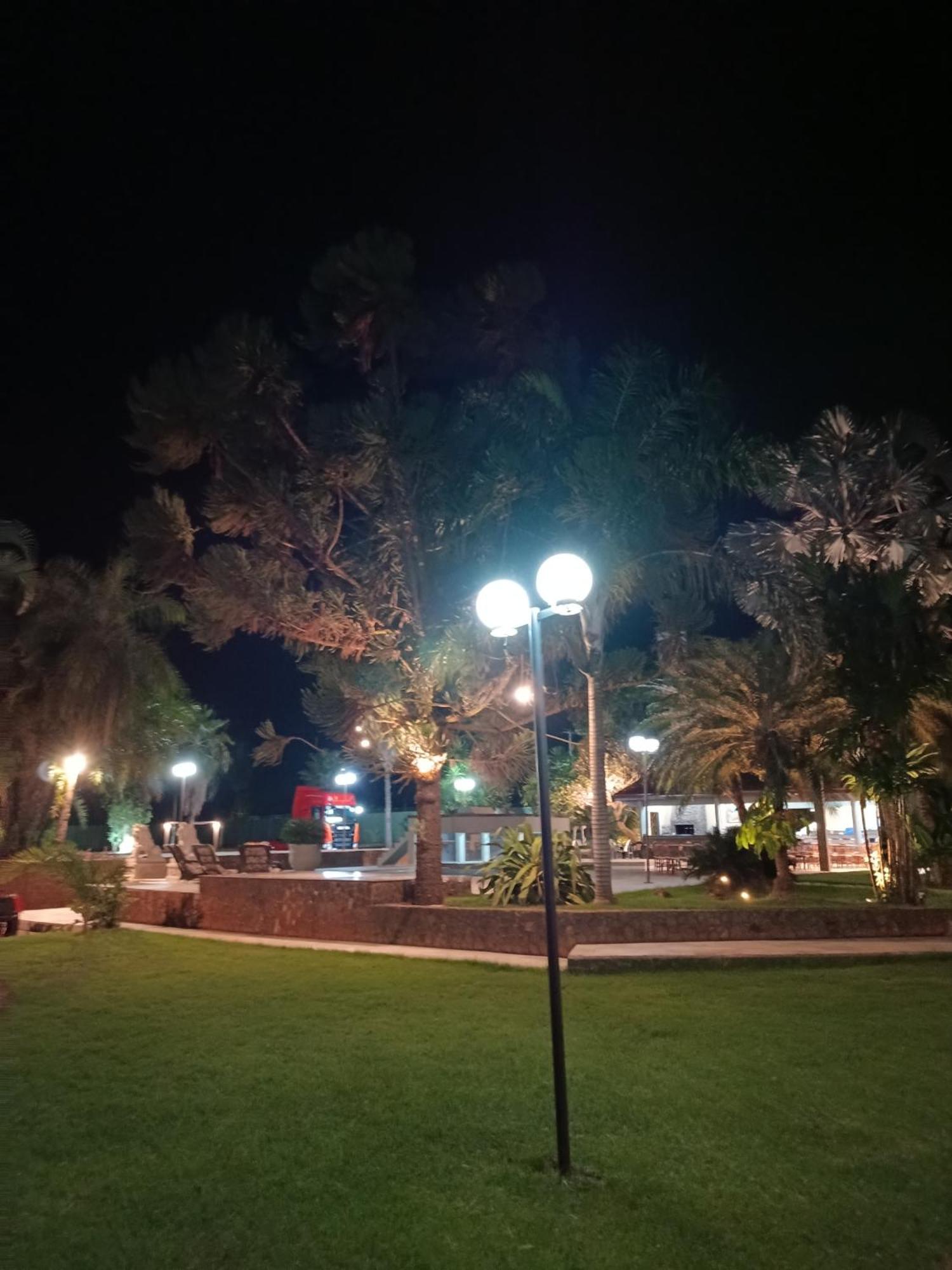 Parque Das Arvores Hospedagem E Eventos Barretos Bagian luar foto